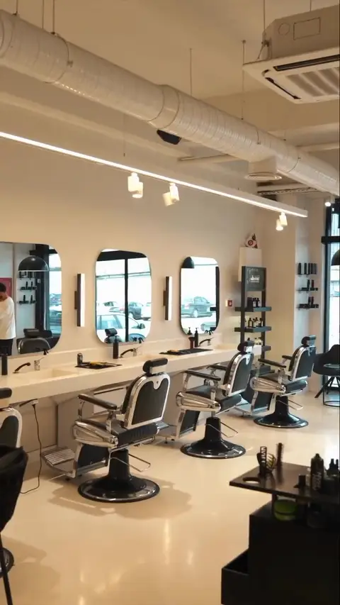 Yasin Şahin · Faruk Kocabay Deluxe salonunun içi